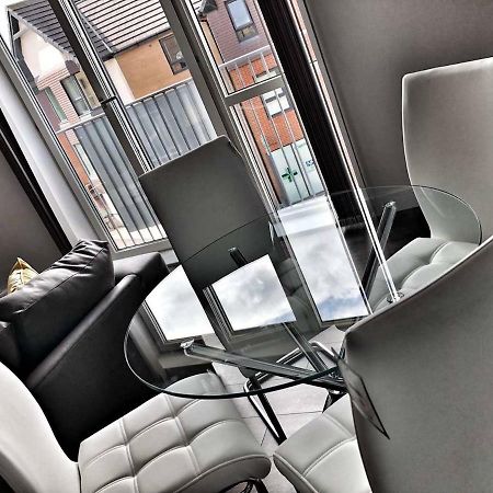Amazing & Spacious 2 Bed 2 Bath Luxury Apartment With Balcony Free Wifi Sleeps 6 Bushey Buitenkant foto