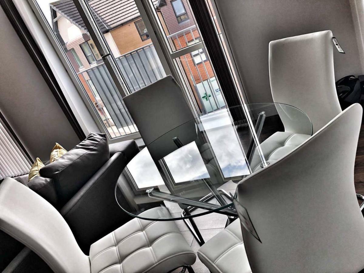 Amazing & Spacious 2 Bed 2 Bath Luxury Apartment With Balcony Free Wifi Sleeps 6 Bushey Buitenkant foto