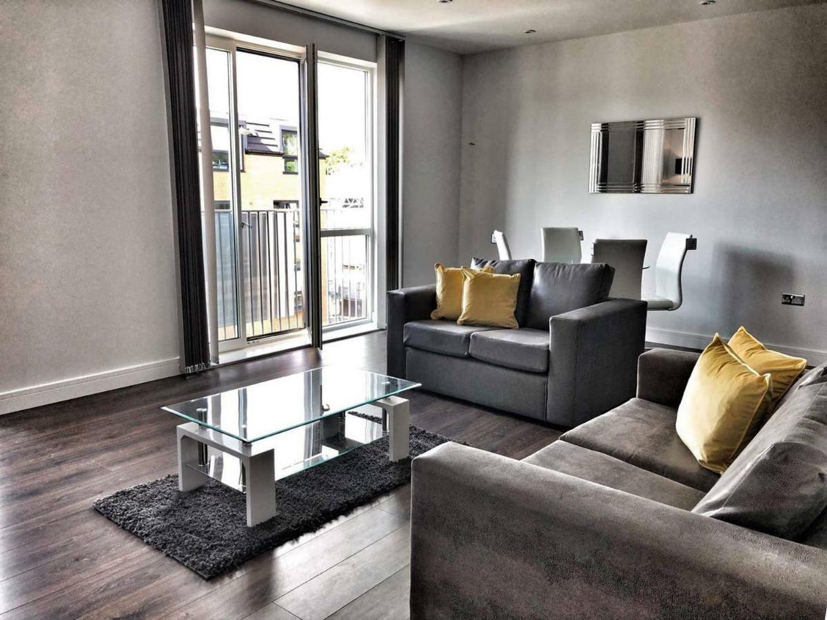Amazing & Spacious 2 Bed 2 Bath Luxury Apartment With Balcony Free Wifi Sleeps 6 Bushey Buitenkant foto
